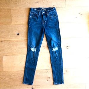 Levi’s 721 High Rose Skinny - EUC
